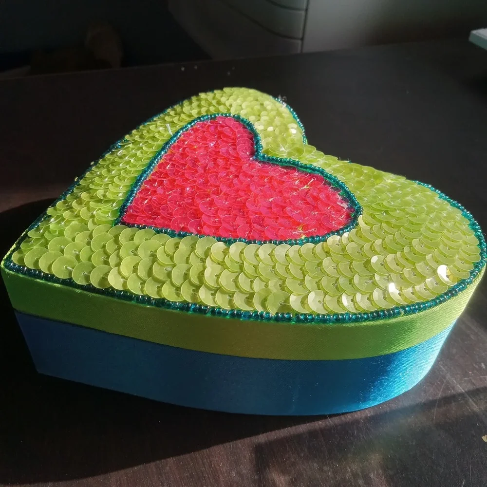 1999 Vintage Embellished Sequin‎ Heart Gift Box Trinket Keepsake Jewelery